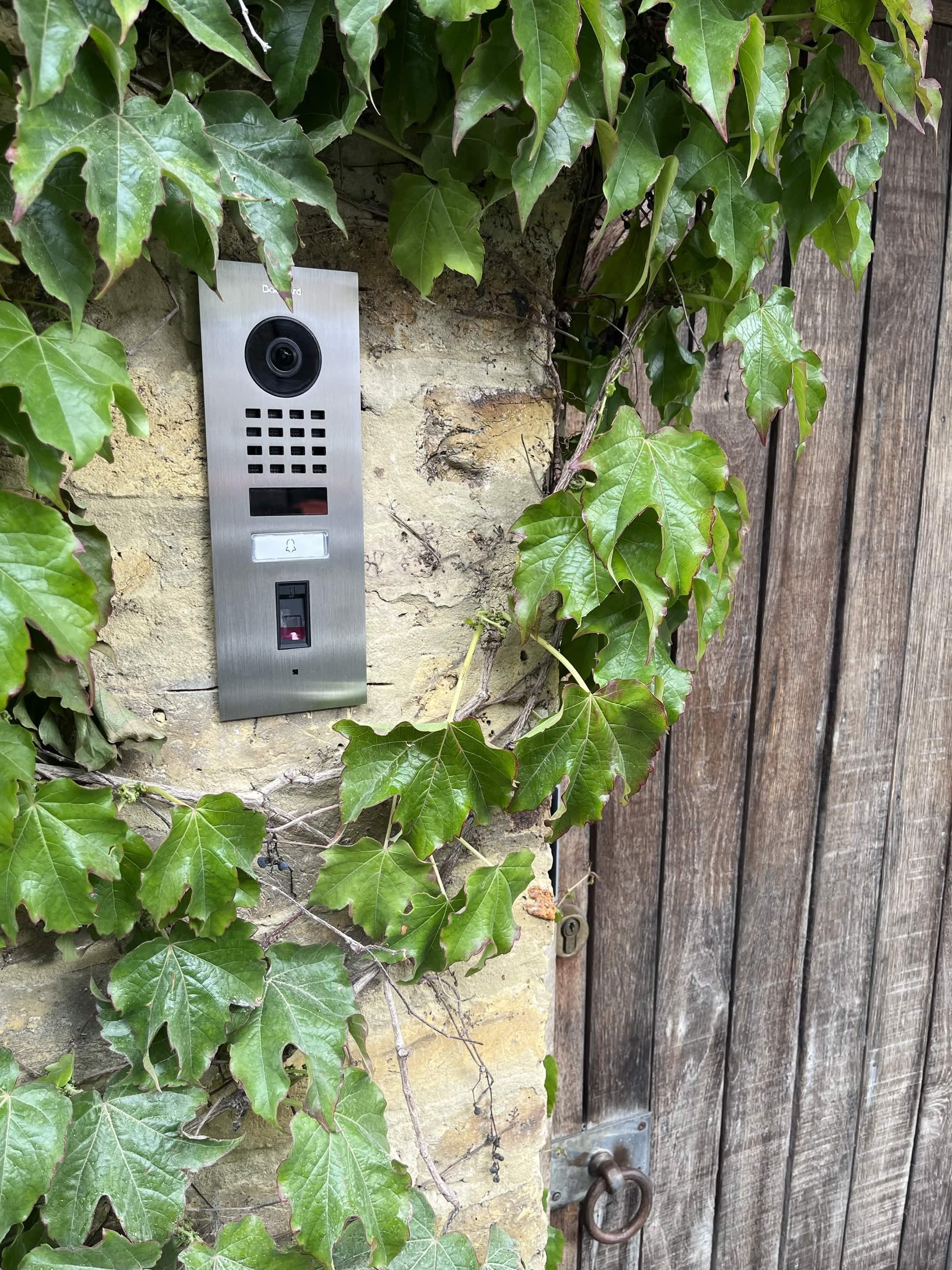 D1101FV Fingerprint 50 Flush-mount IP Video Intercom with Fingerprint Reader